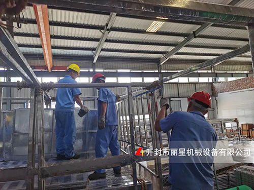 加班加点赶生产，星空官方网页版
机械发货忙