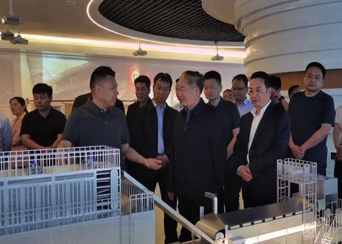 襄城考察团走进星空官方网页版
，共谋酸辣粉产业发展新路径