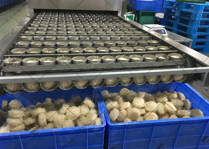 自动化桶装酸辣粉机器：办厂投资的明智之选